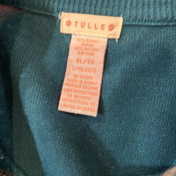 Soft, thin Tulle sweater button up - Picture 3 of 3